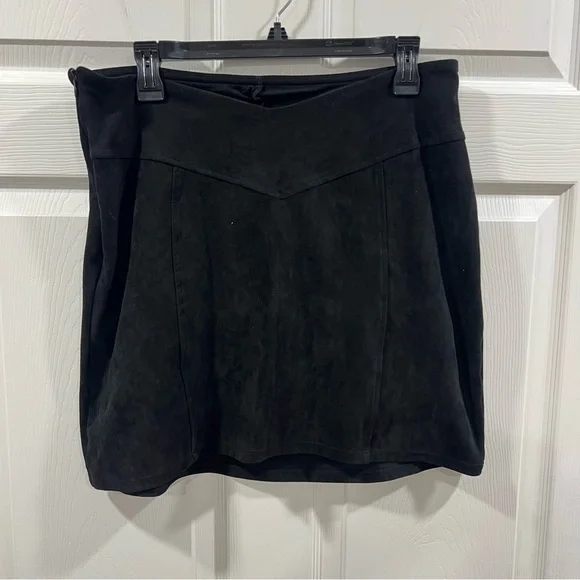 Klassy Network Faux Suede Mini Skirt/Skort with Built In Shorts Black XL NWT - Picture 2 of 8